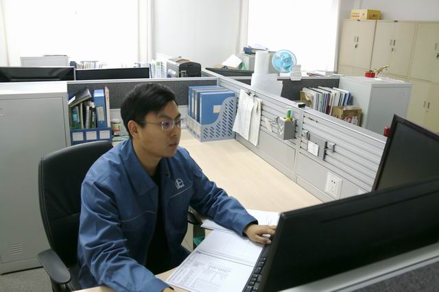 調整大小 盛亞龍工作照 1.jpg